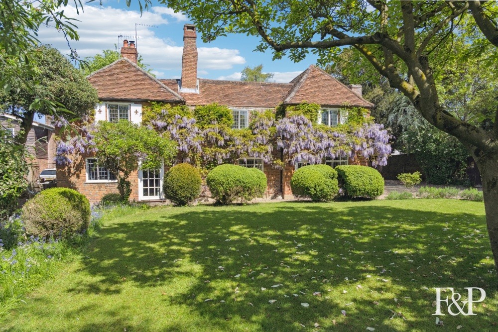 Charming Grade II Listed Home with Idyllic Grounds and Planning Permission.