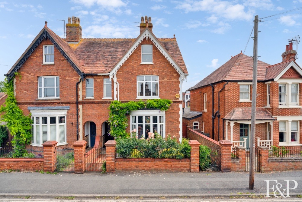 A handsome 5 double bedroom Victorian home  in both John Hampden and Lord Williams school catchment.