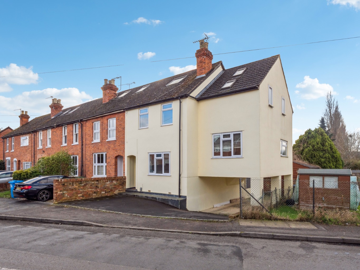 Private yet convenient 5 bedroom end of terrace family home