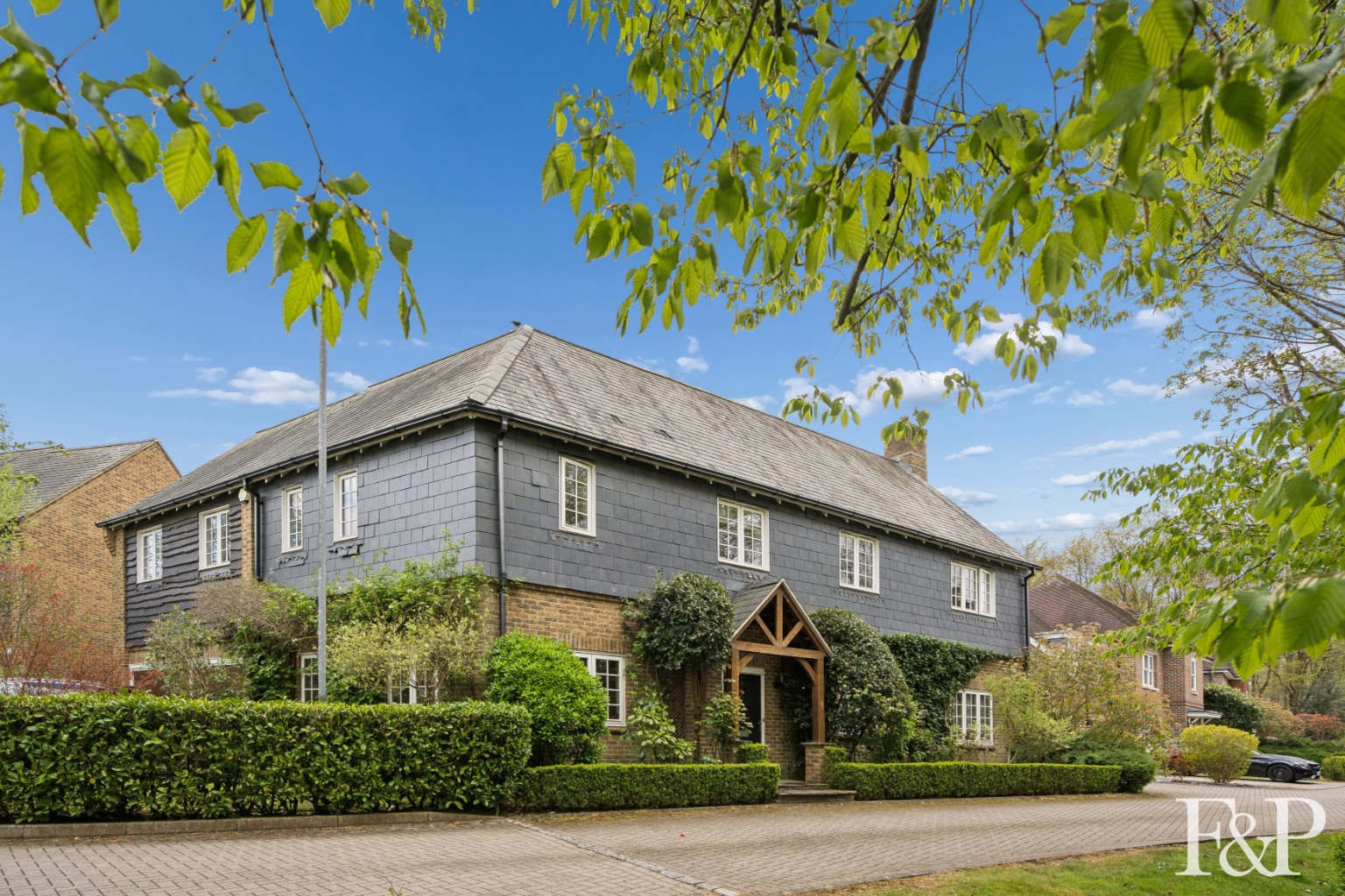 A wonderful 5 bedroom house in a prime location in Ascot