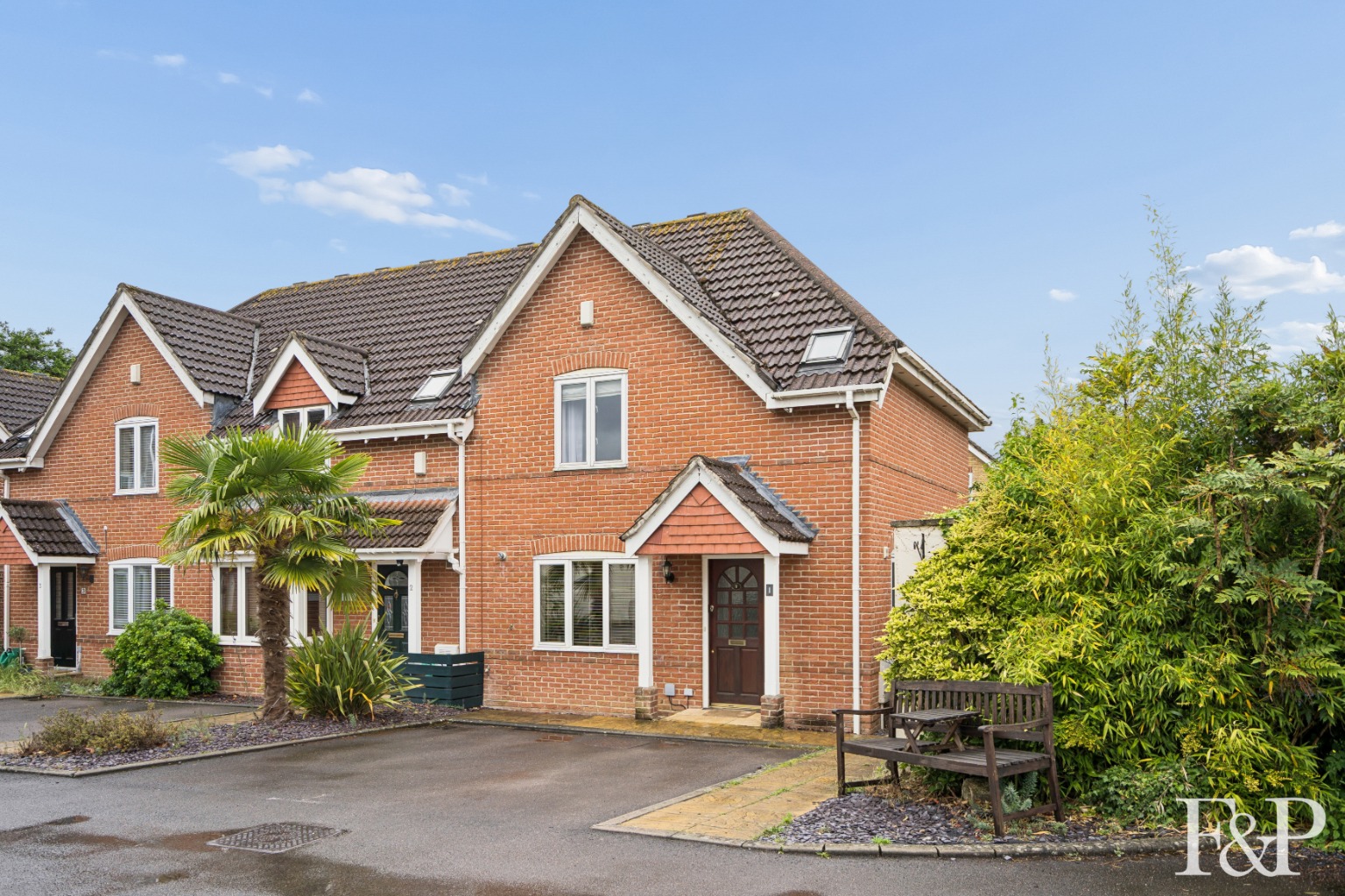 A wonderful home in the heart of Woodley set in a private cul de sac