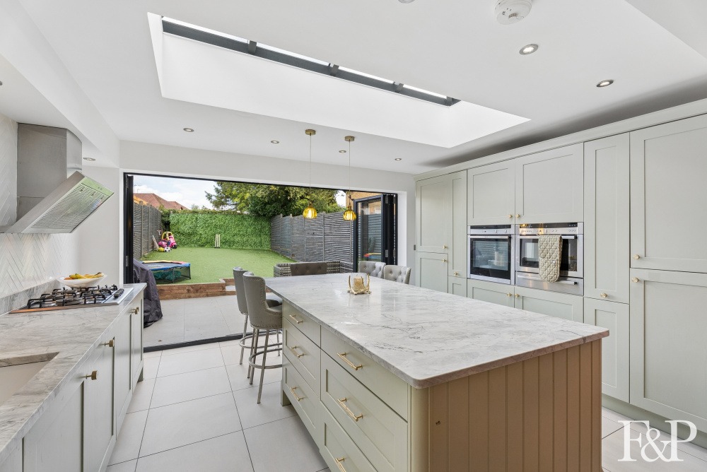 Andrew Riley offers an exceptional 4 bed modern family home (1,918 sq ft) with garden and parking.