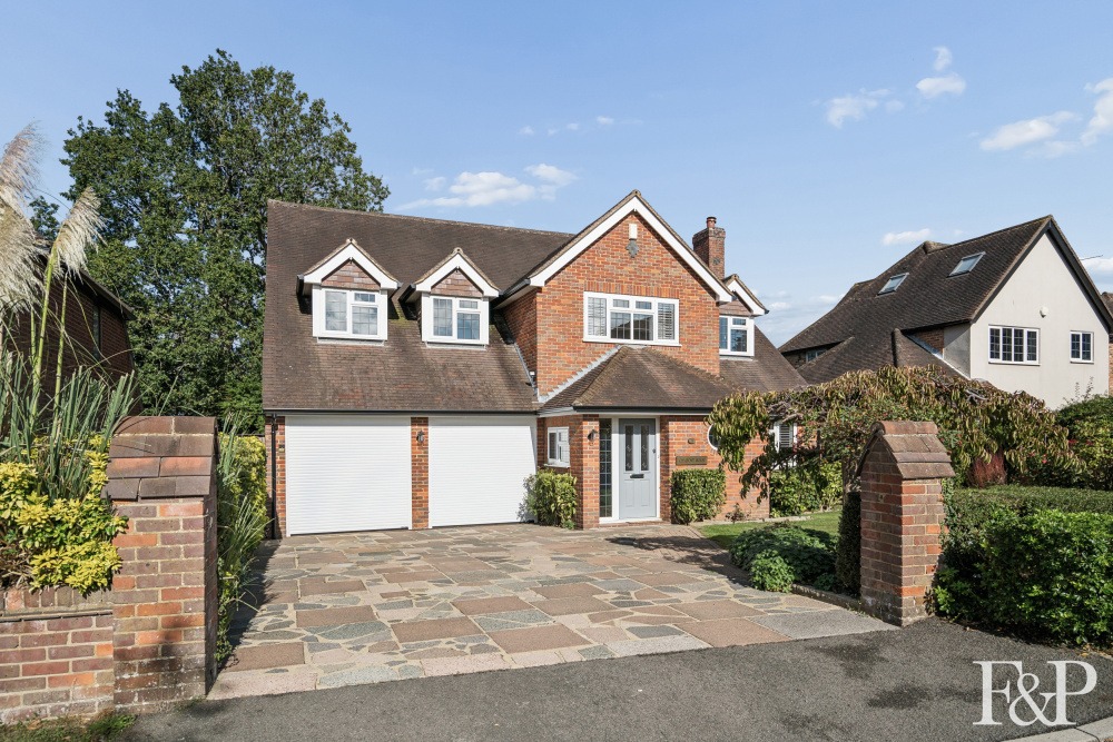A Reassuringly Extensive Detached Family Home with Superb Local School Catchment. Chain free.