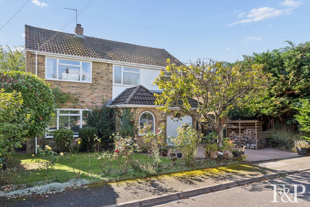Spacious 4-Bed Family Home with Modern Luxuries in Great Kingshill