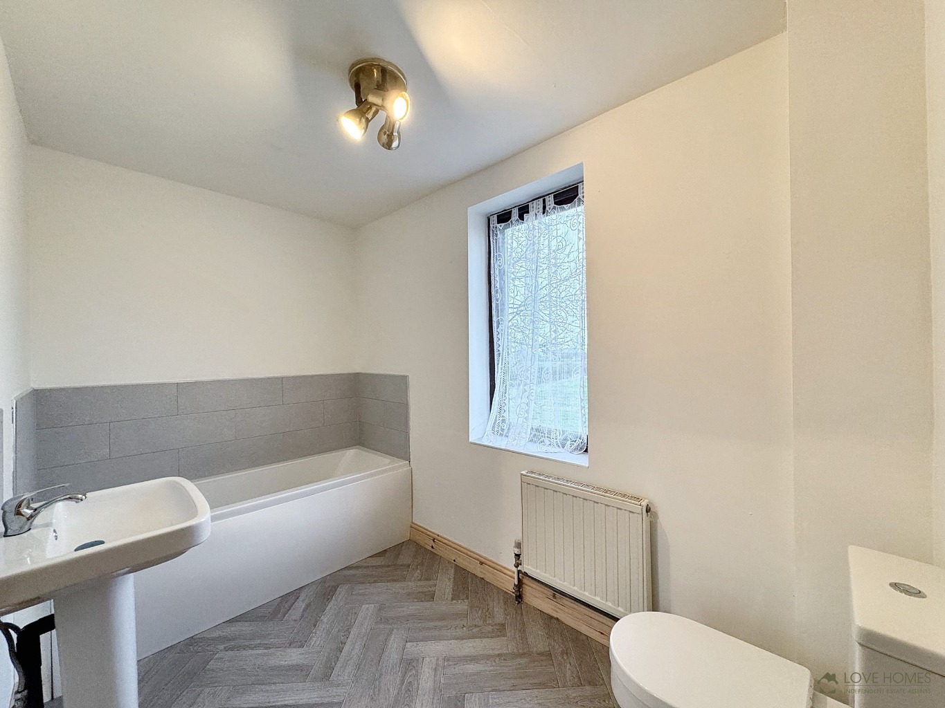 Renovation Project: 4-Bed House, Rural Location & Views, Pool, Preston Area Property image 20