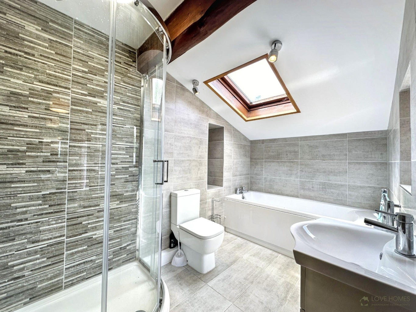 Renovation Project: 4-Bed House, Rural Location & Views, Pool, Preston Area Property image 23