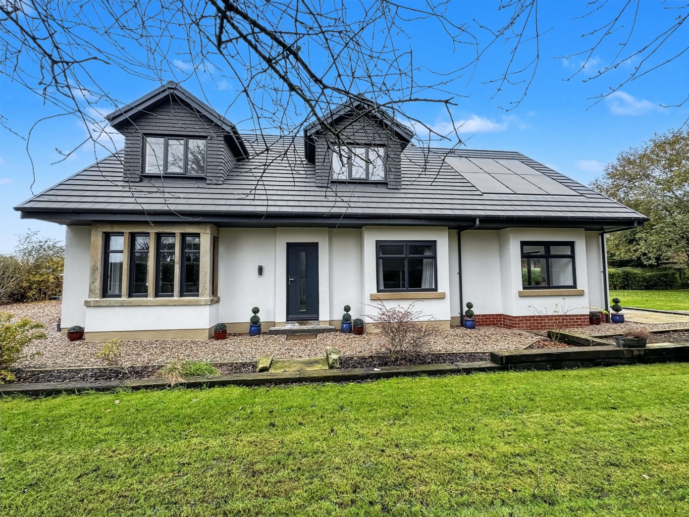 Luxury 4-6 Bed Eco-Home, Garstang Road: Flexible Living & Prime Location Property image 2