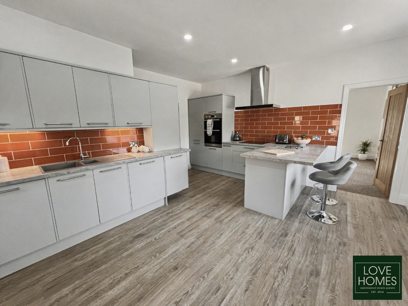 Luxury 4-6 Bed Eco-Home, Garstang Road: Flexible Living & Prime Location Property image 11
