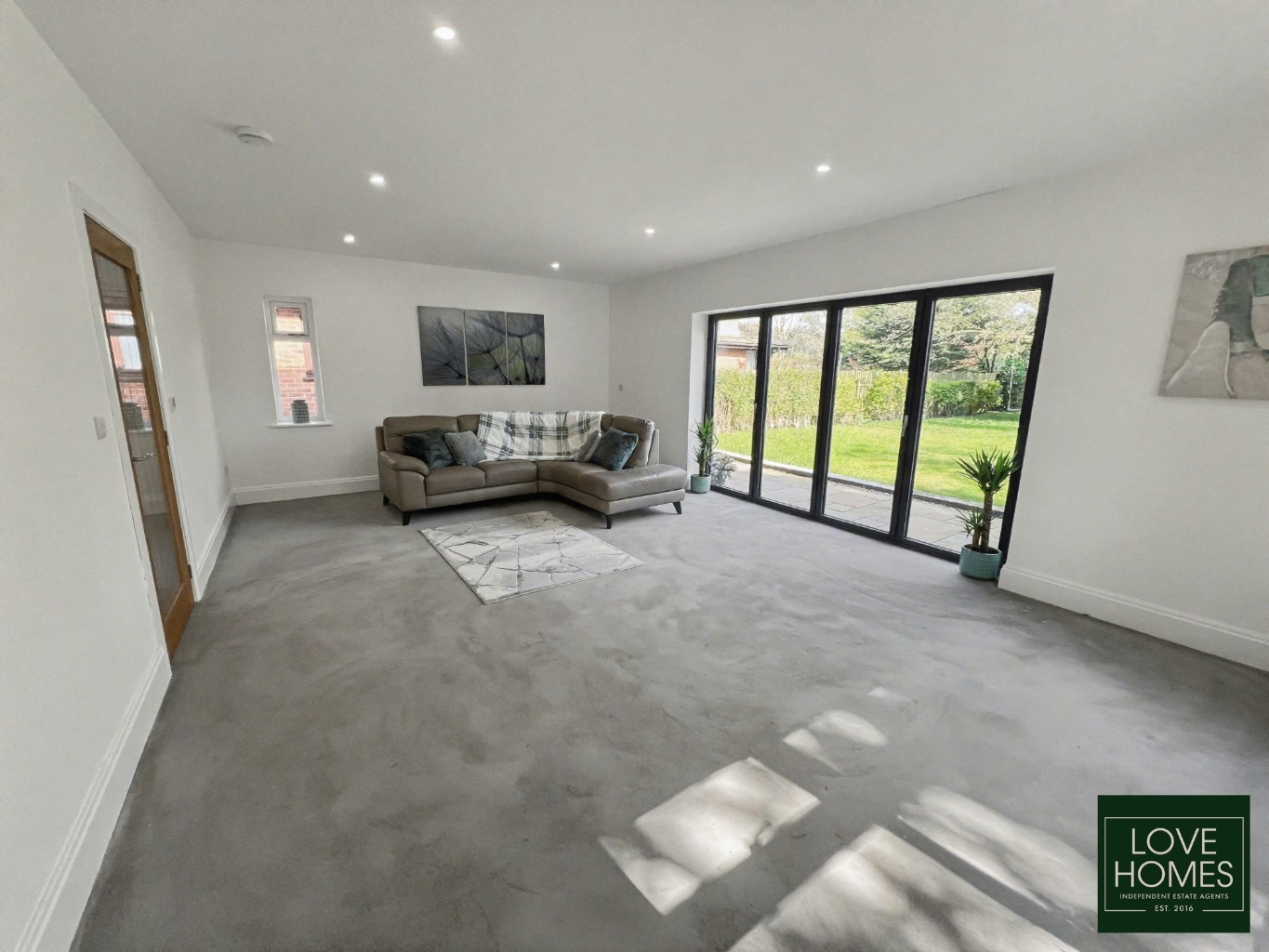 Luxury 4-6 Bed Eco-Home, Garstang Road: Flexible Living & Prime Location Property image 4