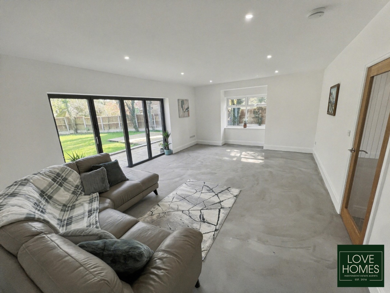 Luxury 4-6 Bed Eco-Home, Garstang Road: Flexible Living & Prime Location Property image 5