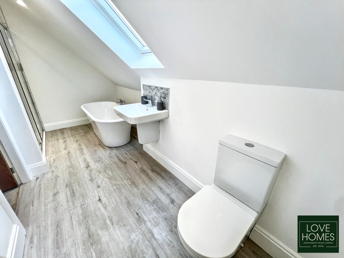 Luxury 4-6 Bed Eco-Home, Garstang Road: Flexible Living & Prime Location Property image 33