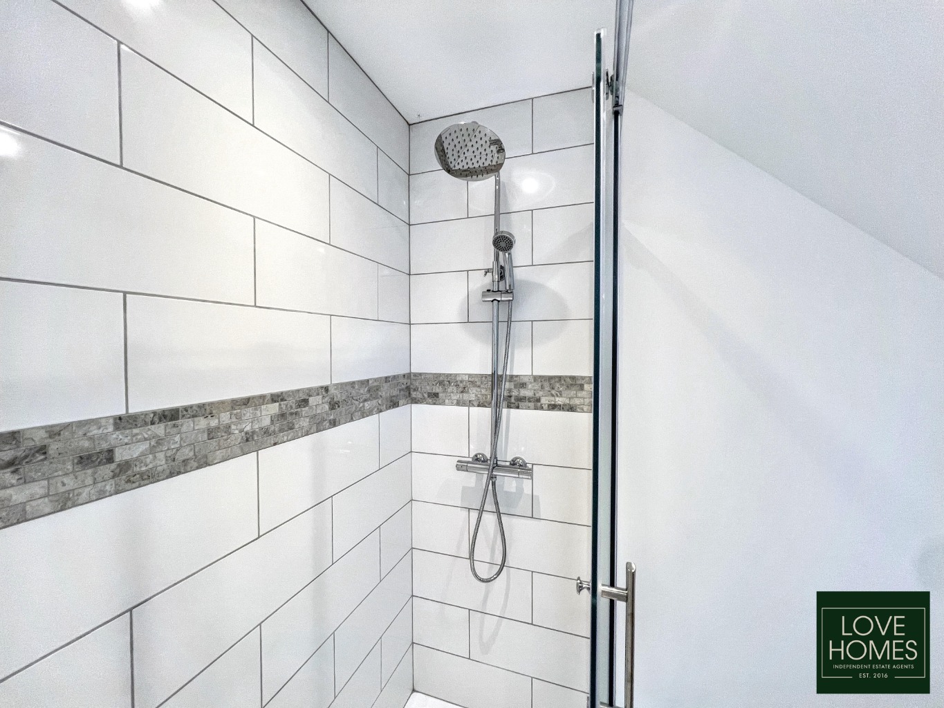 Luxury 4-6 Bed Eco-Home, Garstang Road: Flexible Living & Prime Location Property image 34
