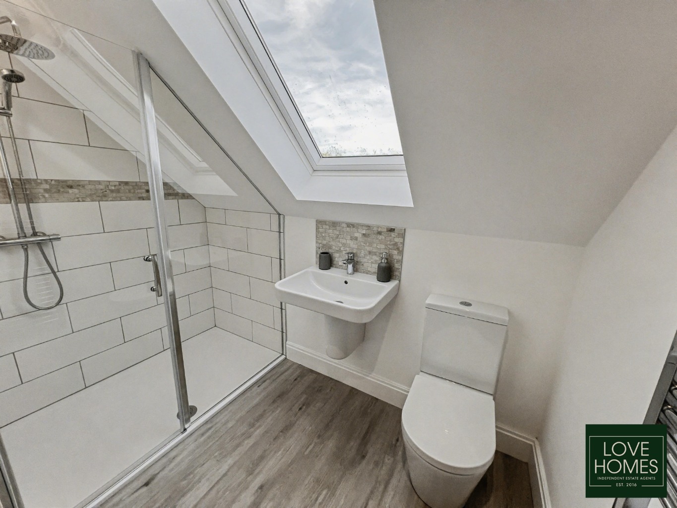 Luxury 4-6 Bed Eco-Home, Garstang Road: Flexible Living & Prime Location Property image 27
