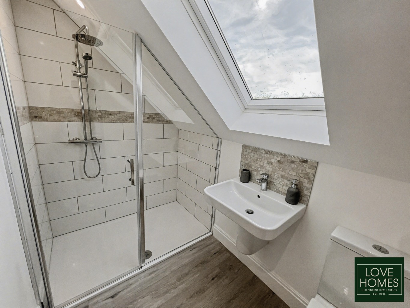 Luxury 4-6 Bed Eco-Home, Garstang Road: Flexible Living & Prime Location Property image 28