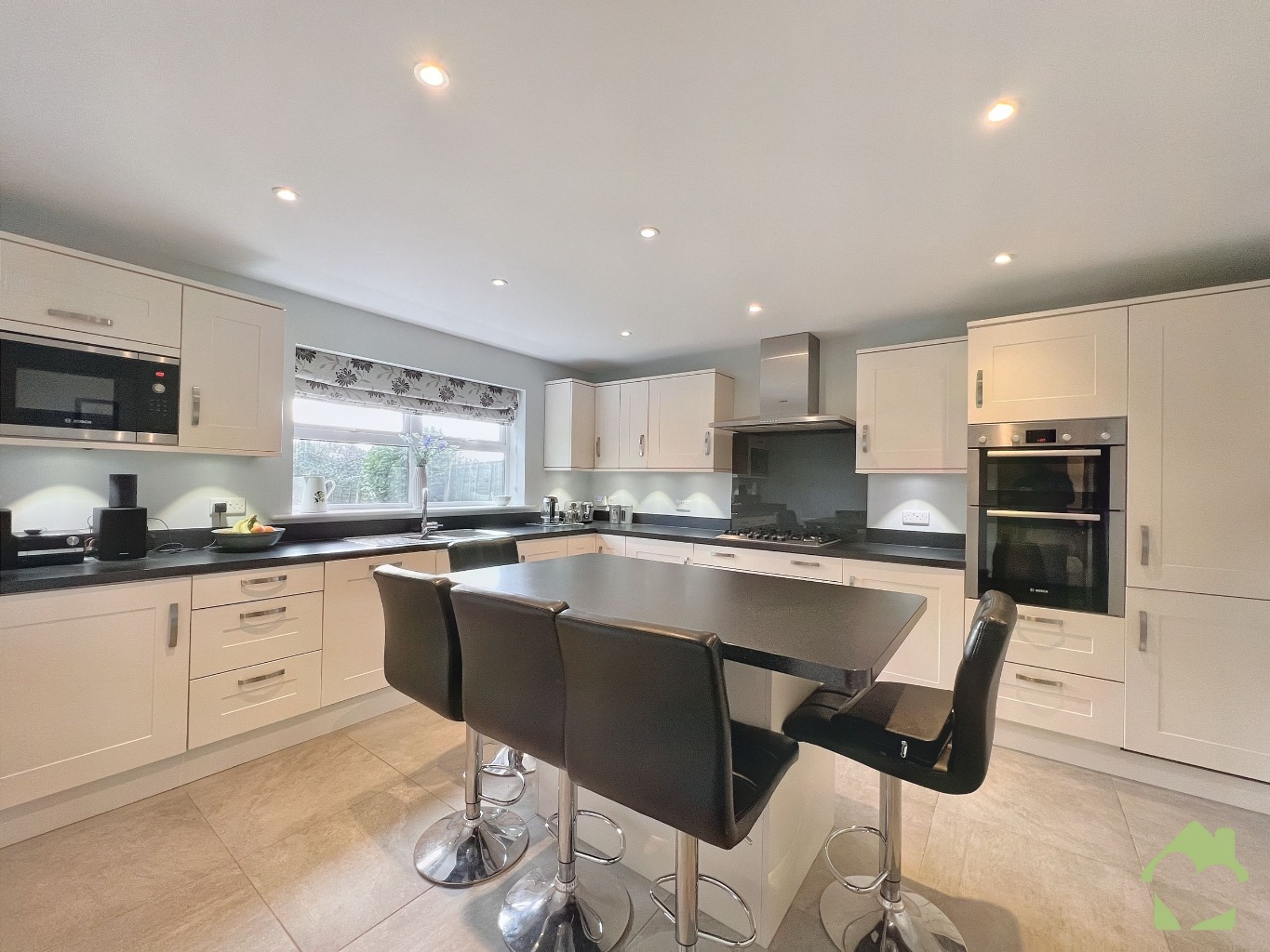 Spacious Five Bedroom Detached Family Home in Parkers Fold, Preston Property image 3