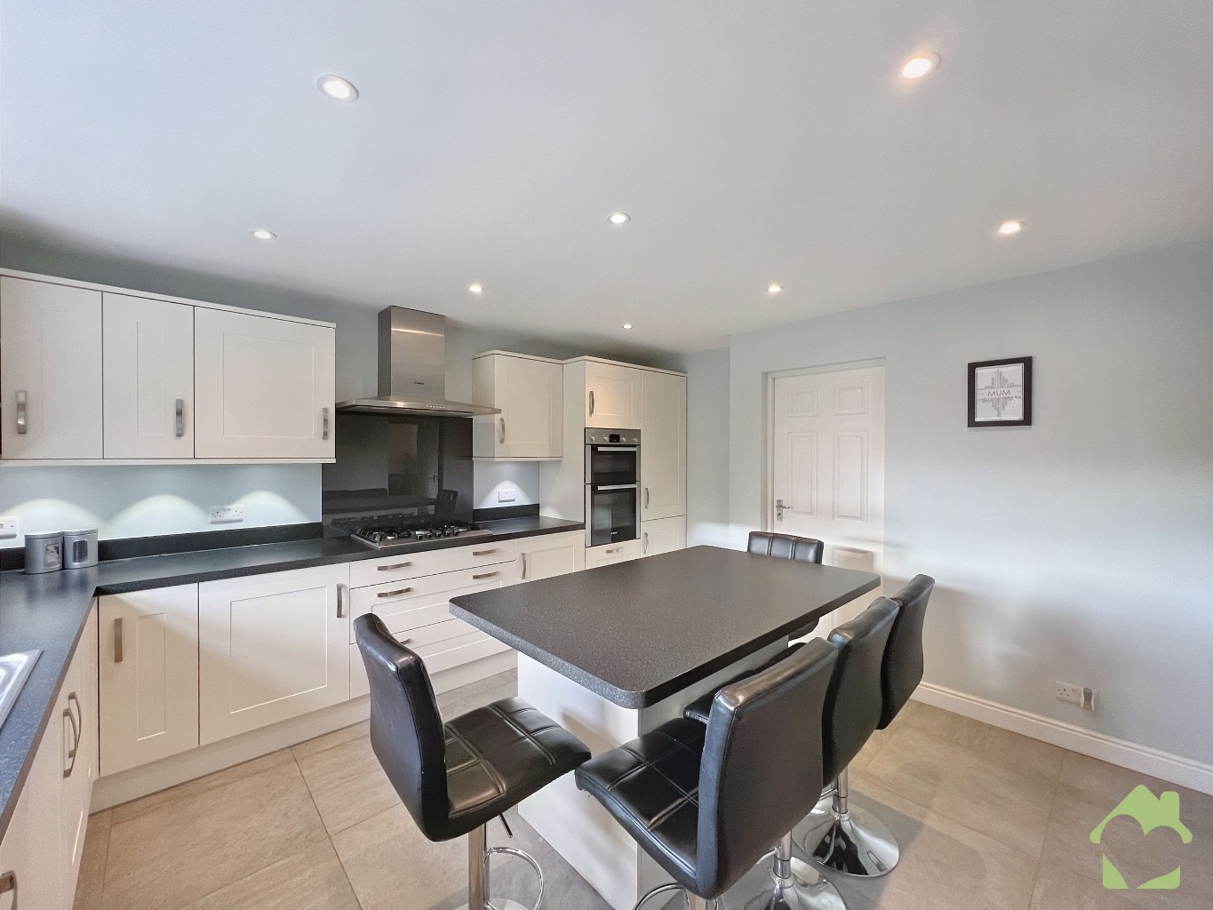 Spacious Five Bedroom Detached Family Home in Parkers Fold, Preston Property image 4