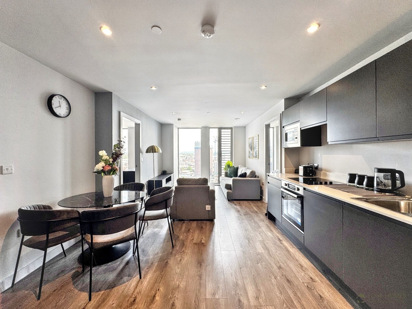 Luxury 20th Floor New Build Apartment with Premium Amenities In Salford Property image 3