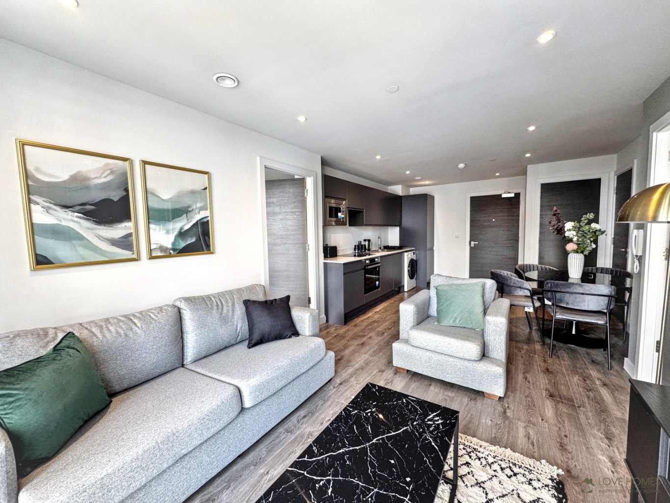 Luxury 20th Floor New Build Apartment with Premium Amenities In Salford Property image 2