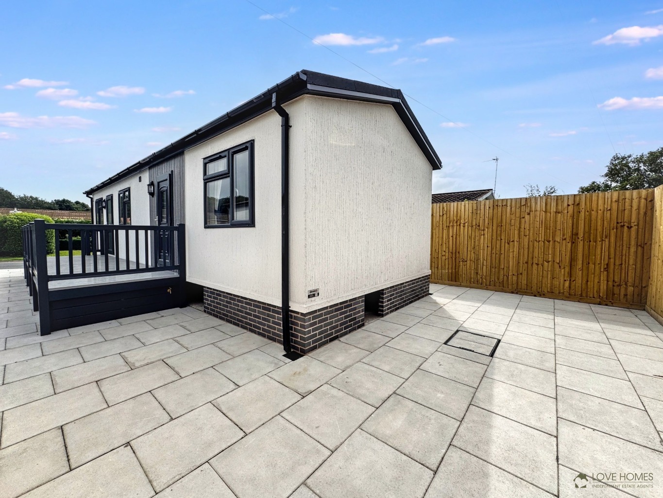 Brand New Omar 'Westbury' 42' x 14' Property image 14