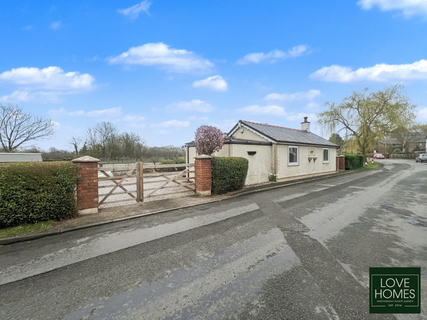 Charming 2 Bed Detached Bungalow with Field Views in Catforth.