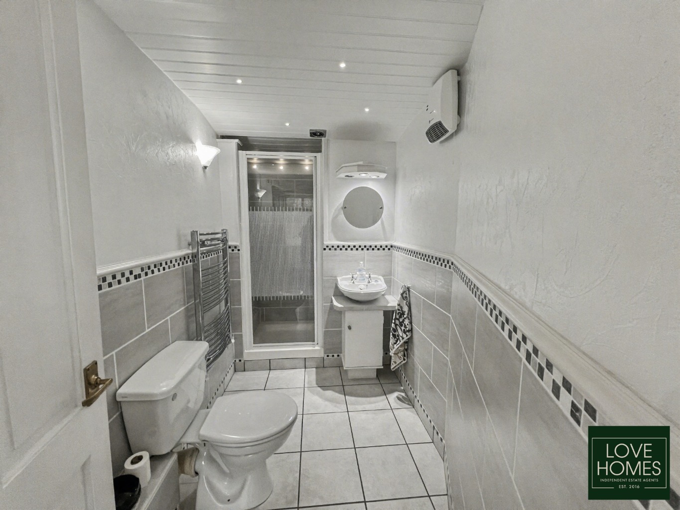Charming 2 Bed Detached Bungalow with Field Views in Catforth. Property image 8
