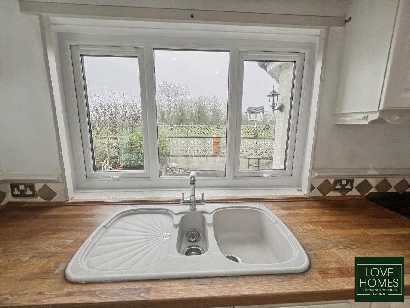Charming 2 Bed Detached Bungalow with Field Views in Catforth. Property image 9