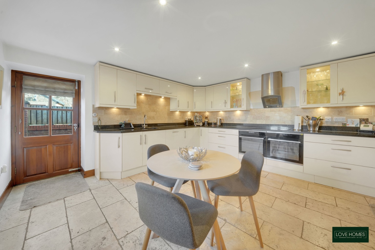 Elegant 3 Bed Barn Conversion with Countryside Views near Garstang Property image 9