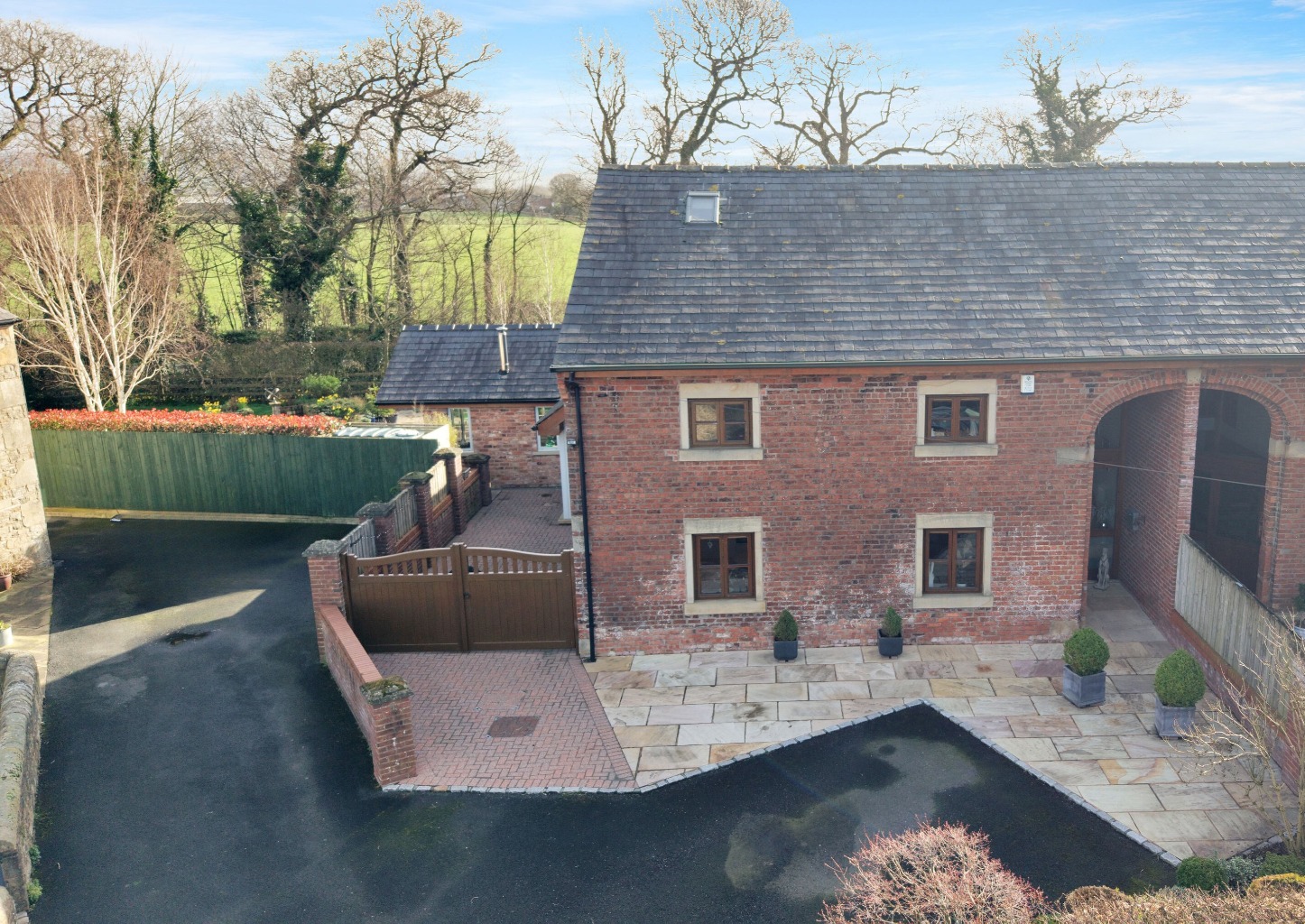 Elegant 3 Bed Barn Conversion with Countryside Views near Garstang