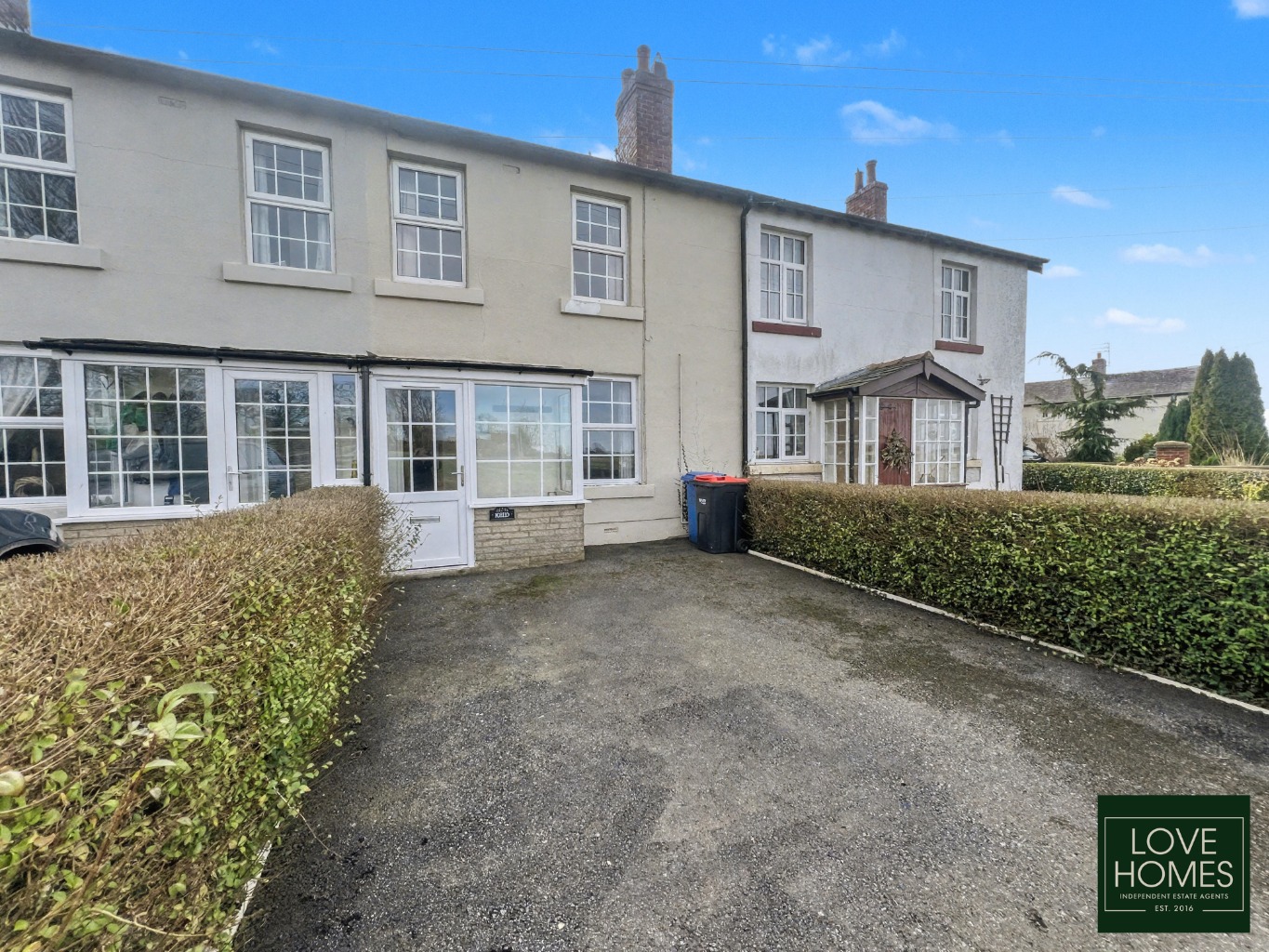 Rawcliffe Road: Refurbishment Opportunity with Field Views