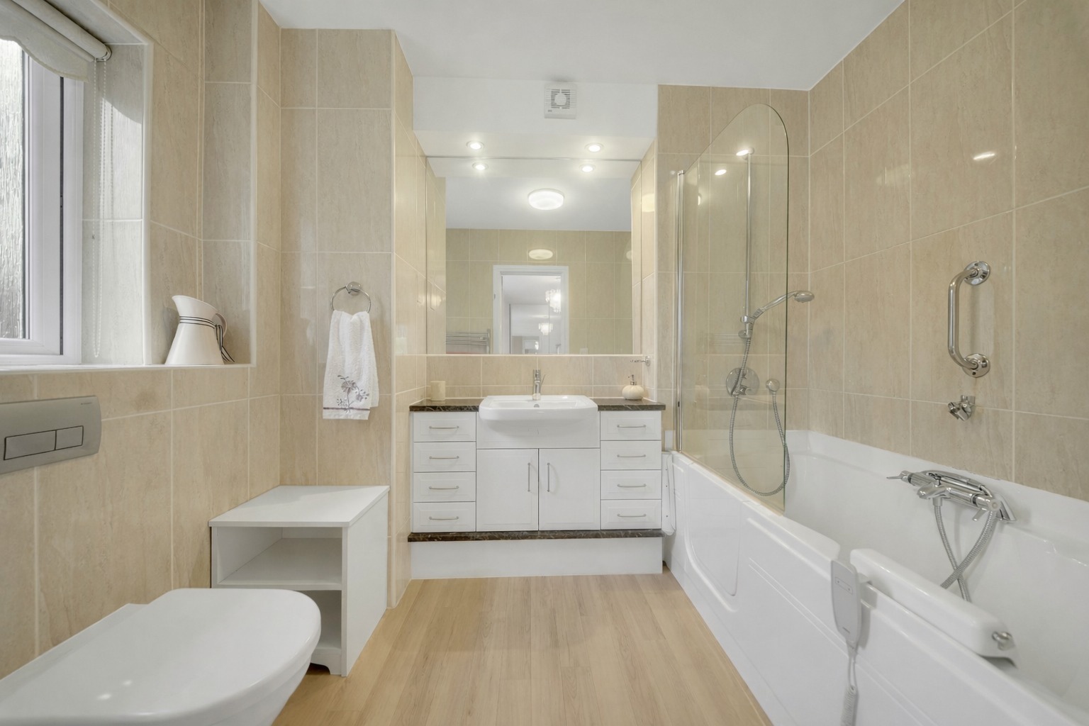 A spacious ground floor luxury apartment with over 1000 sqft of living accommodation. Property image 11