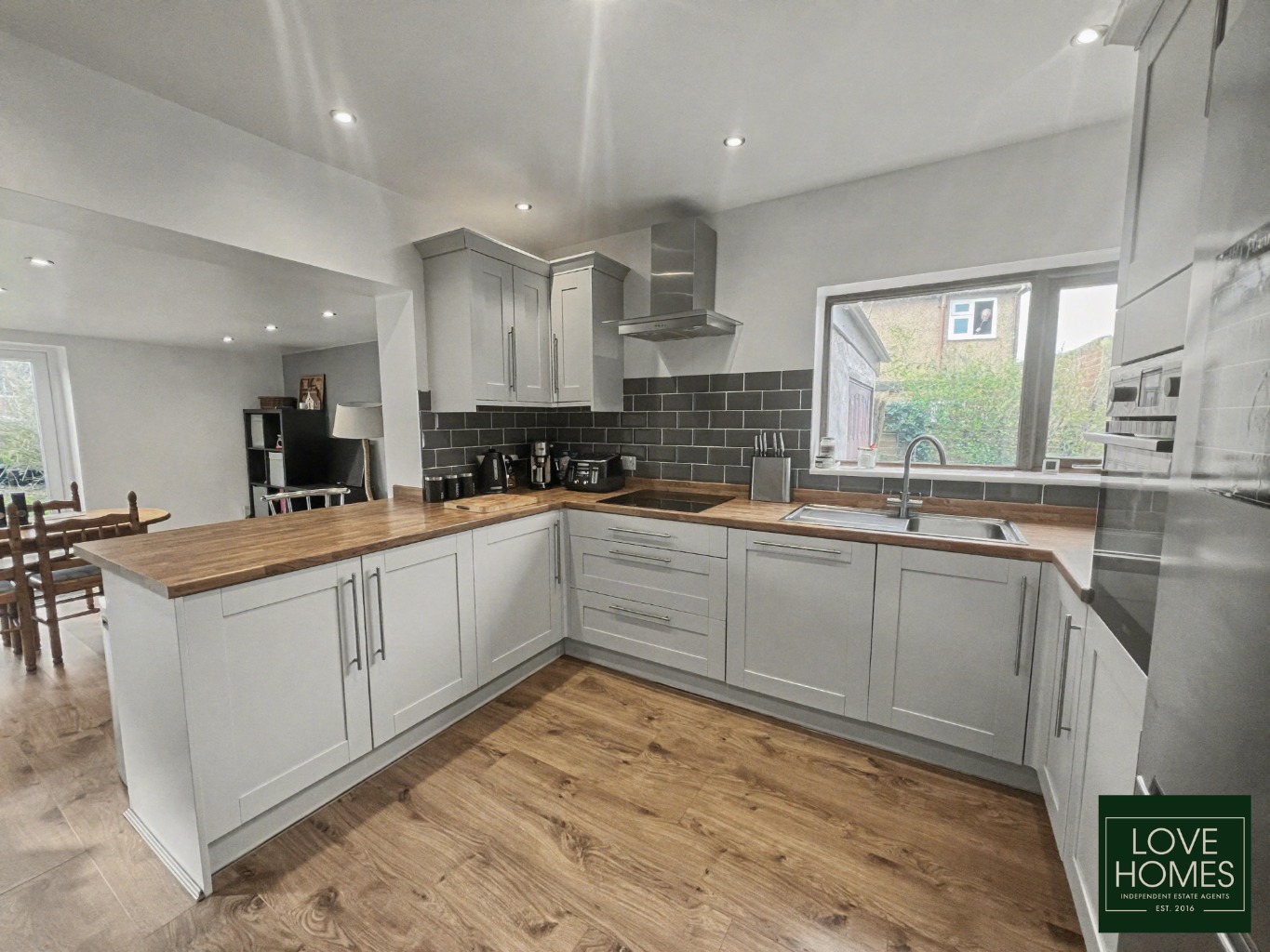 Spacious 3 Bed End Terrace with Garage & Garden in Preston Property image 4