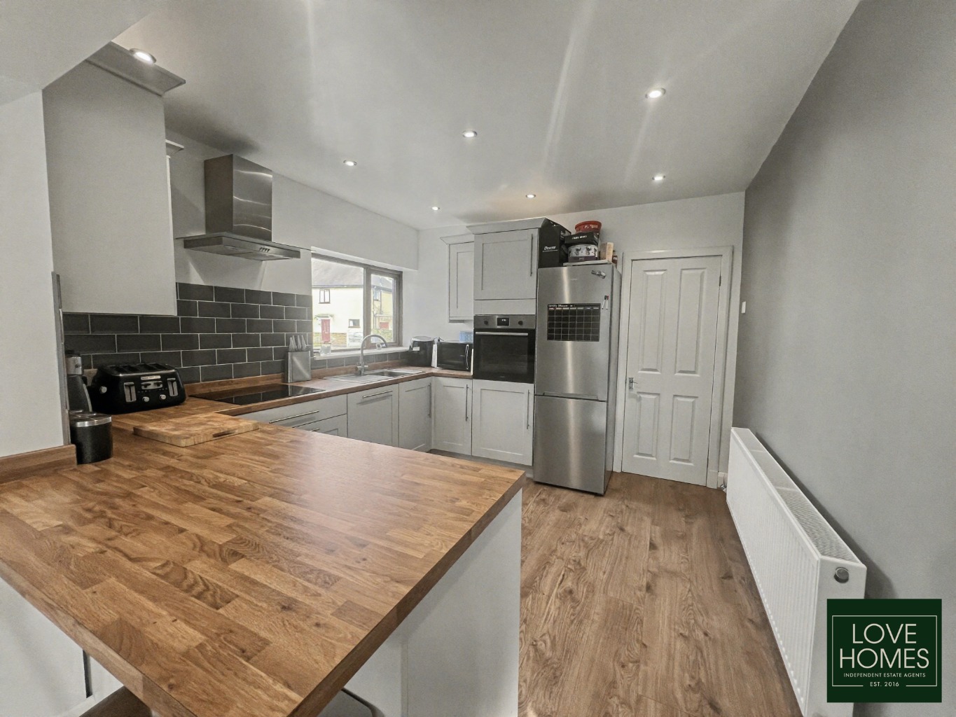 Spacious 3 Bed End Terrace with Garage & Garden in Preston Property image 2