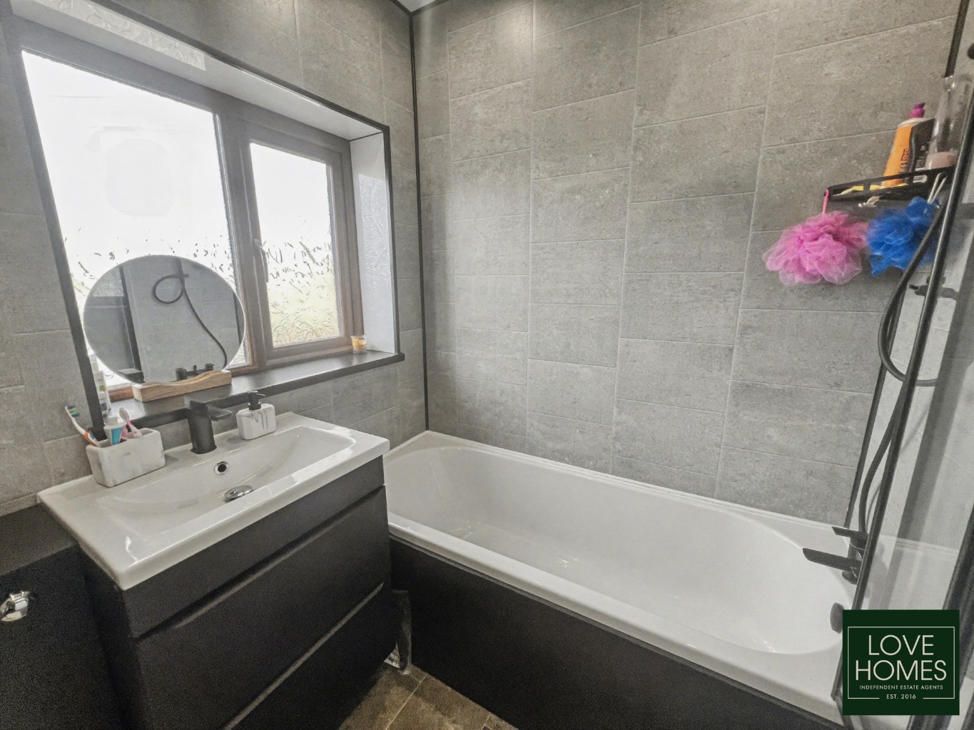 Spacious 3 Bed End Terrace with Garage & Garden in Preston Property image 12