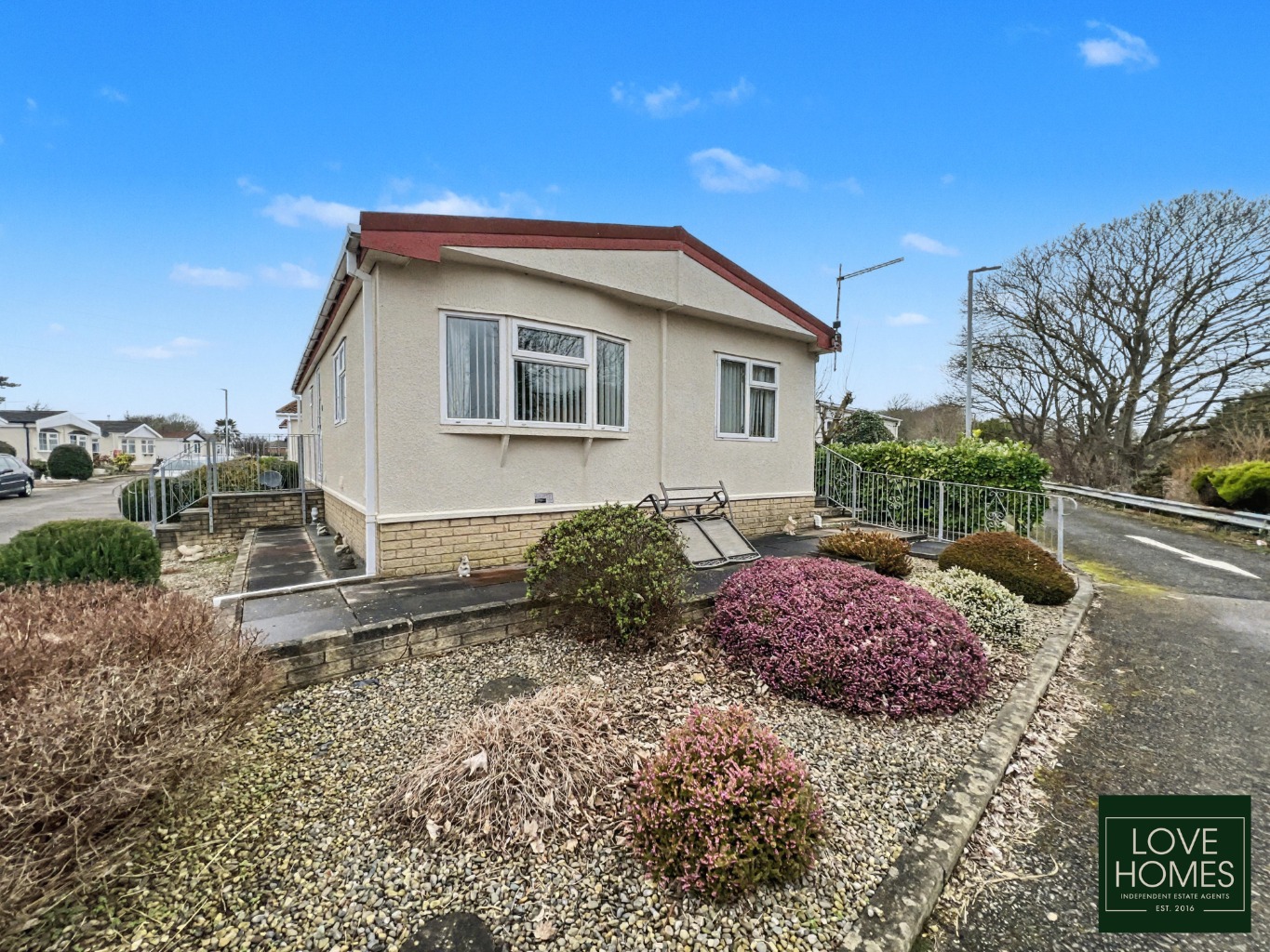 2 Bed Park Home on Carr Bridge Residential Park, No Chain. Property image 1