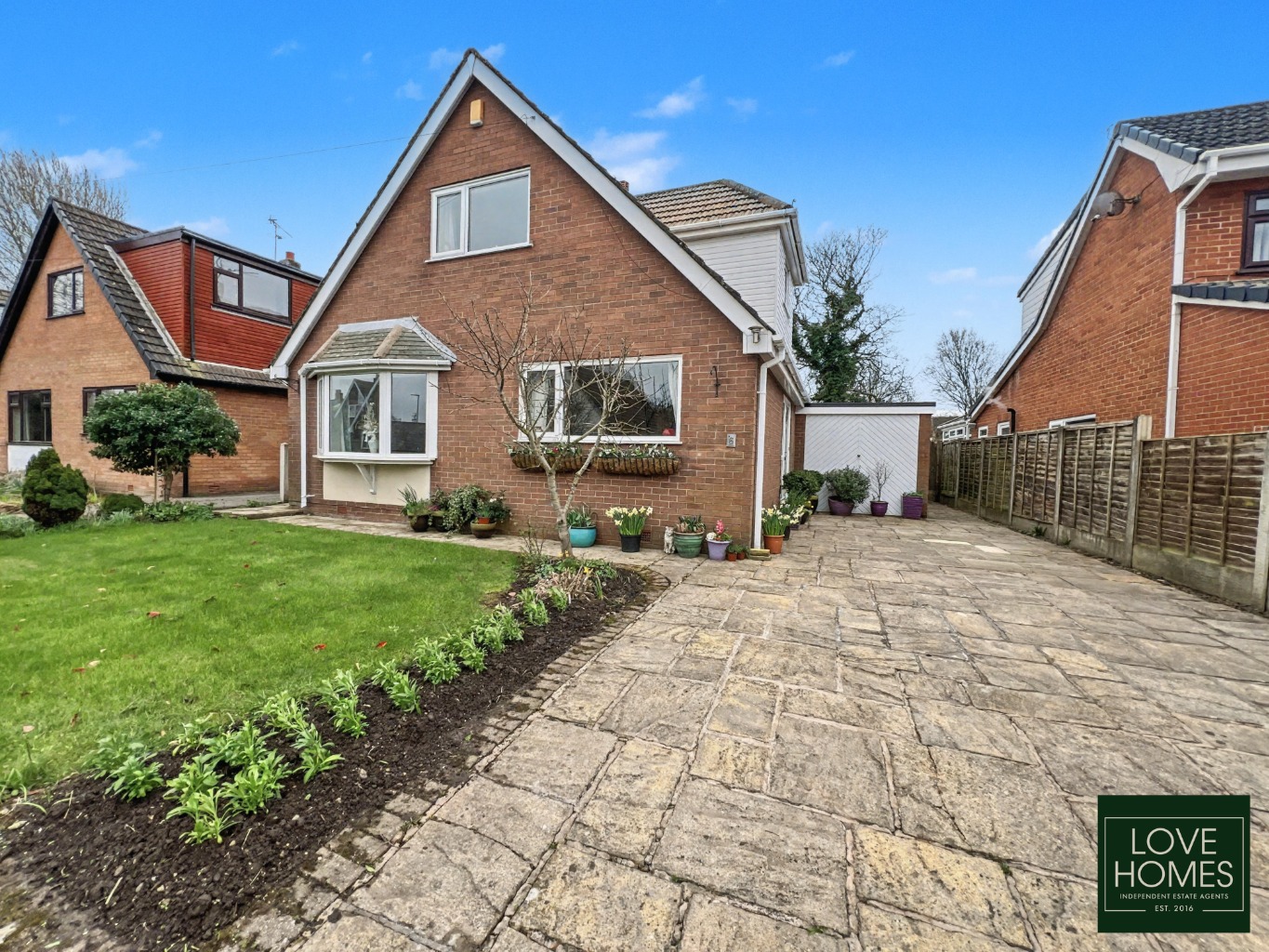 Charming 2/3 Bed Detached Dormer Bungalow in Peaceful Elswick.