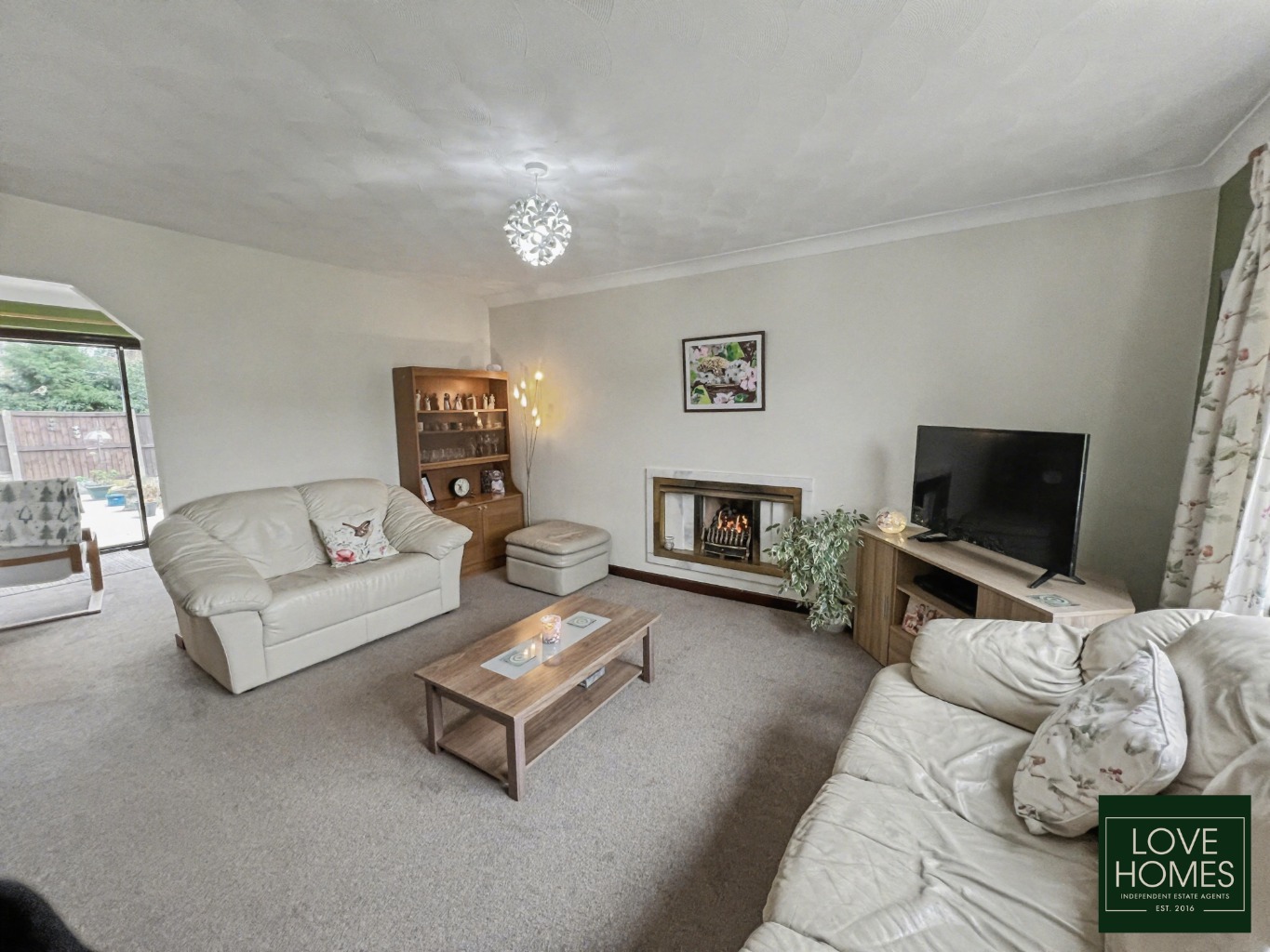 Spacious 4 /5 Bed Family Home in Ingol, Overlooking Green Space. Property image 5