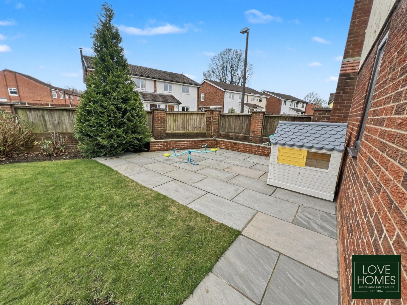 Spacious 4 /5 Bed Family Home in Ingol, Overlooking Green Space. Property image 17
