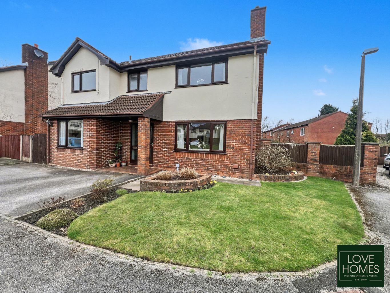 Spacious 4 Bed Family Home in Ingol, Overlooking Green Space.