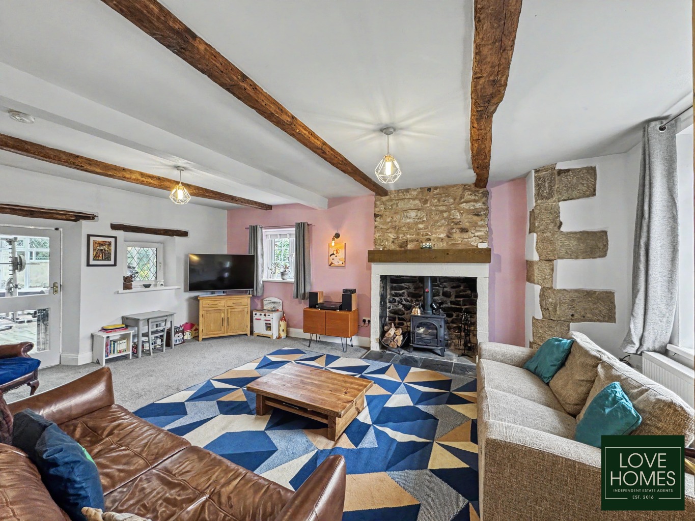 A Historic Former Post House with Three Superb Living Spaces, Driveway Parking and a Double Garage Property image 2