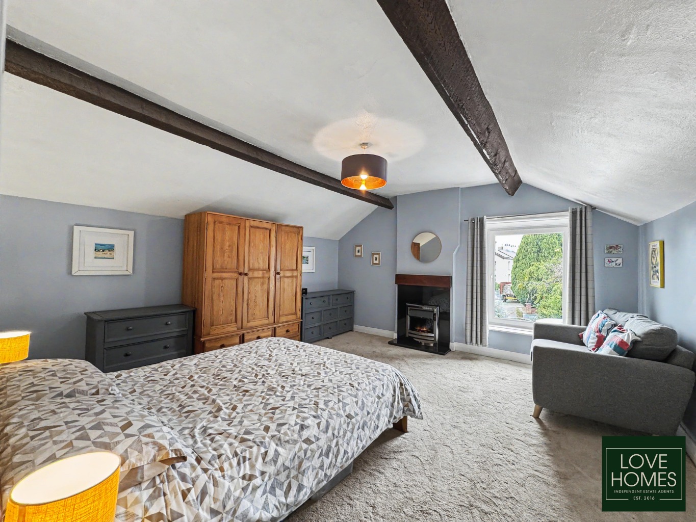 A Historic Former Post House with Three Superb Living Spaces, Driveway Parking and a Double Garage Property image 9