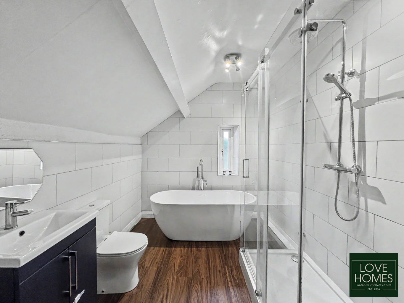 A Historic Former Post House with Three Superb Living Spaces, Driveway Parking and a Double Garage Property image 14