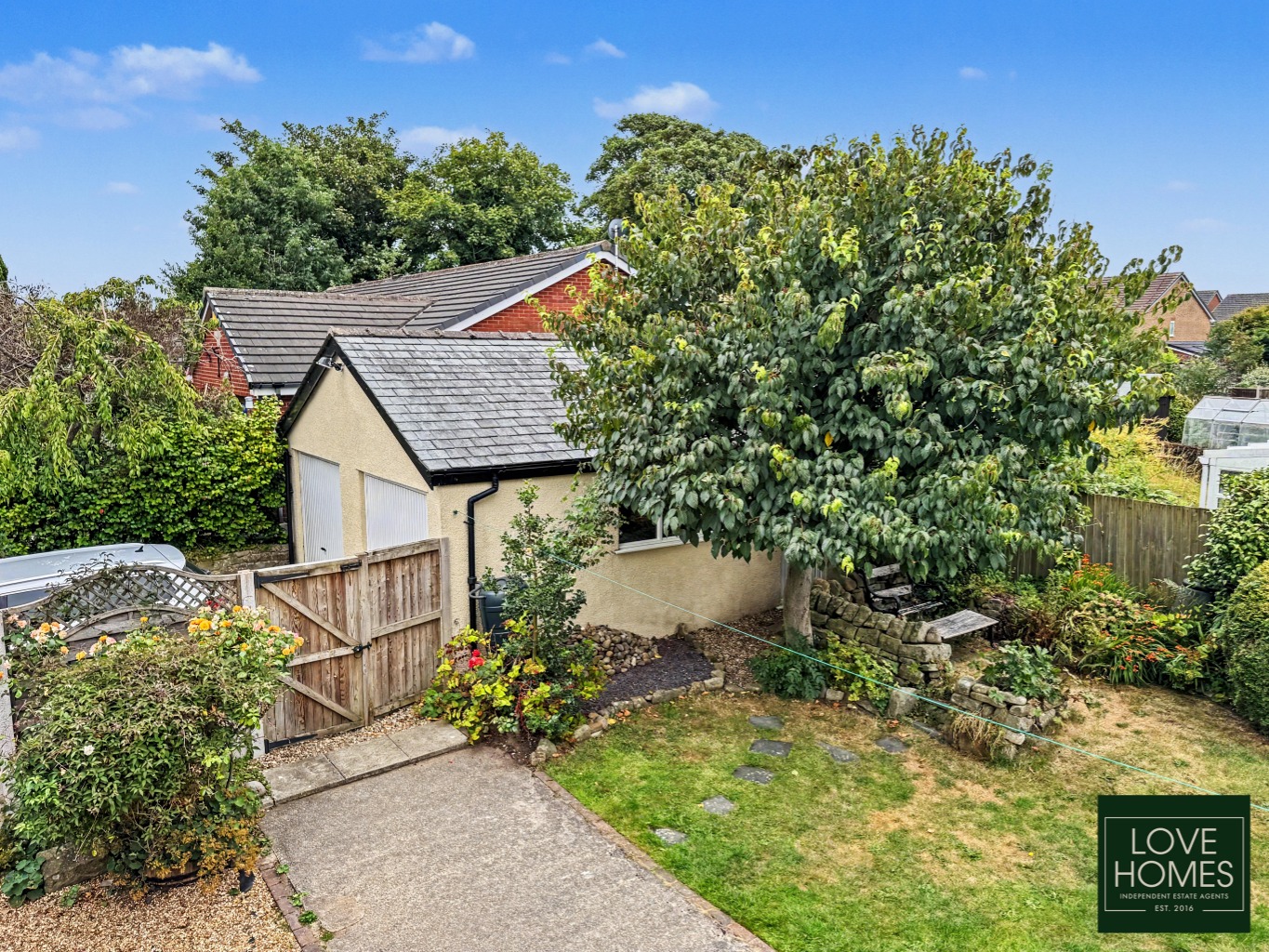 A Historic Former Post House with Three Superb Living Spaces, Driveway Parking and a Double Garage Property image 16