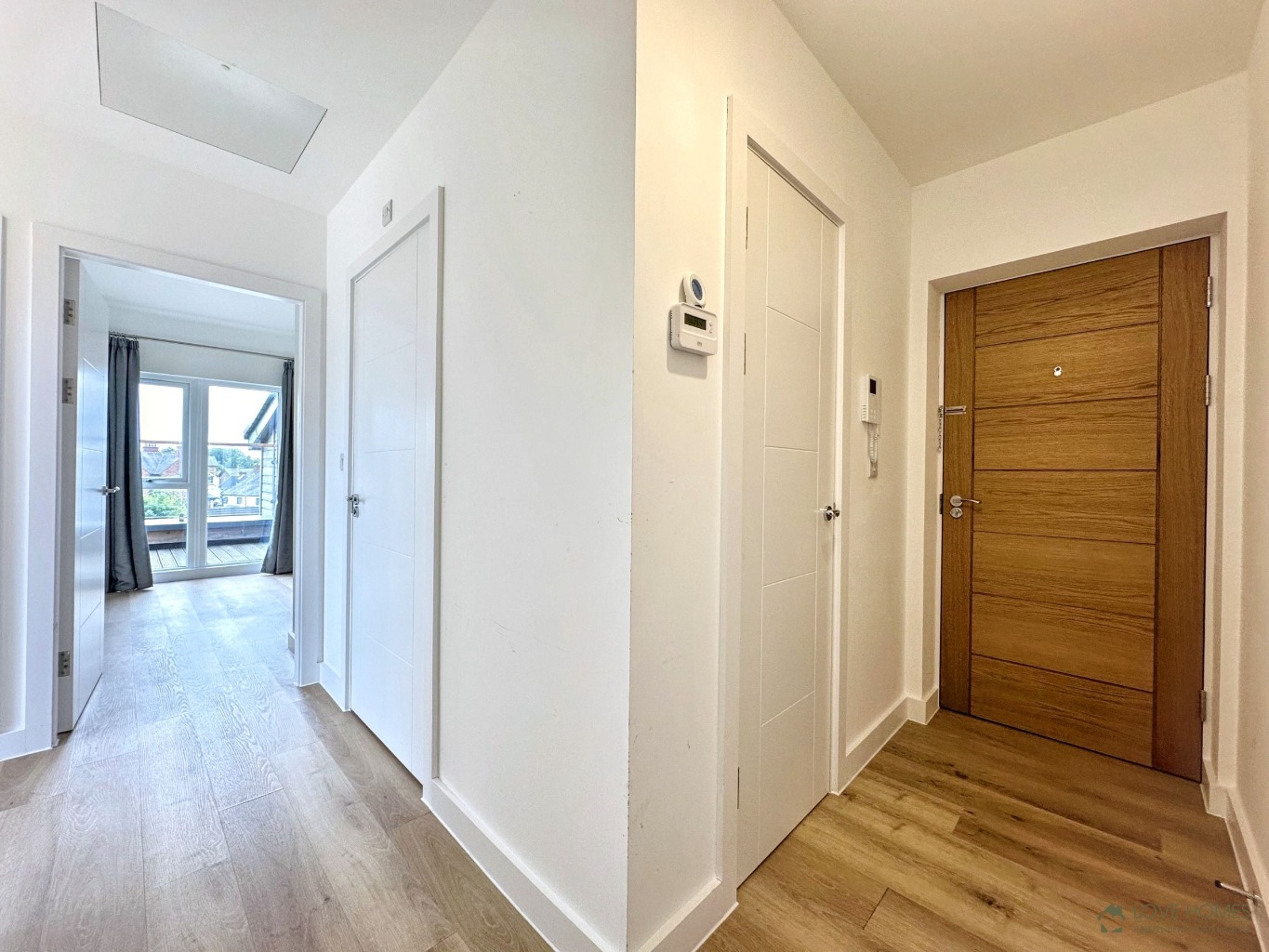 Luxury 2 Bed Apartment: River Views & Town Centre Living. Property image 5