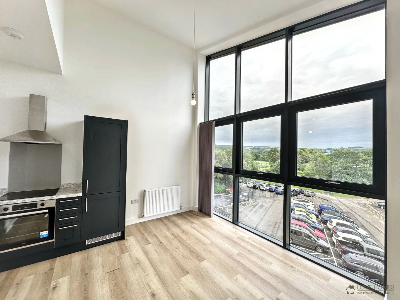 Luxury 2 Bed Apartment: River Views & Town Centre Living. Property image 4