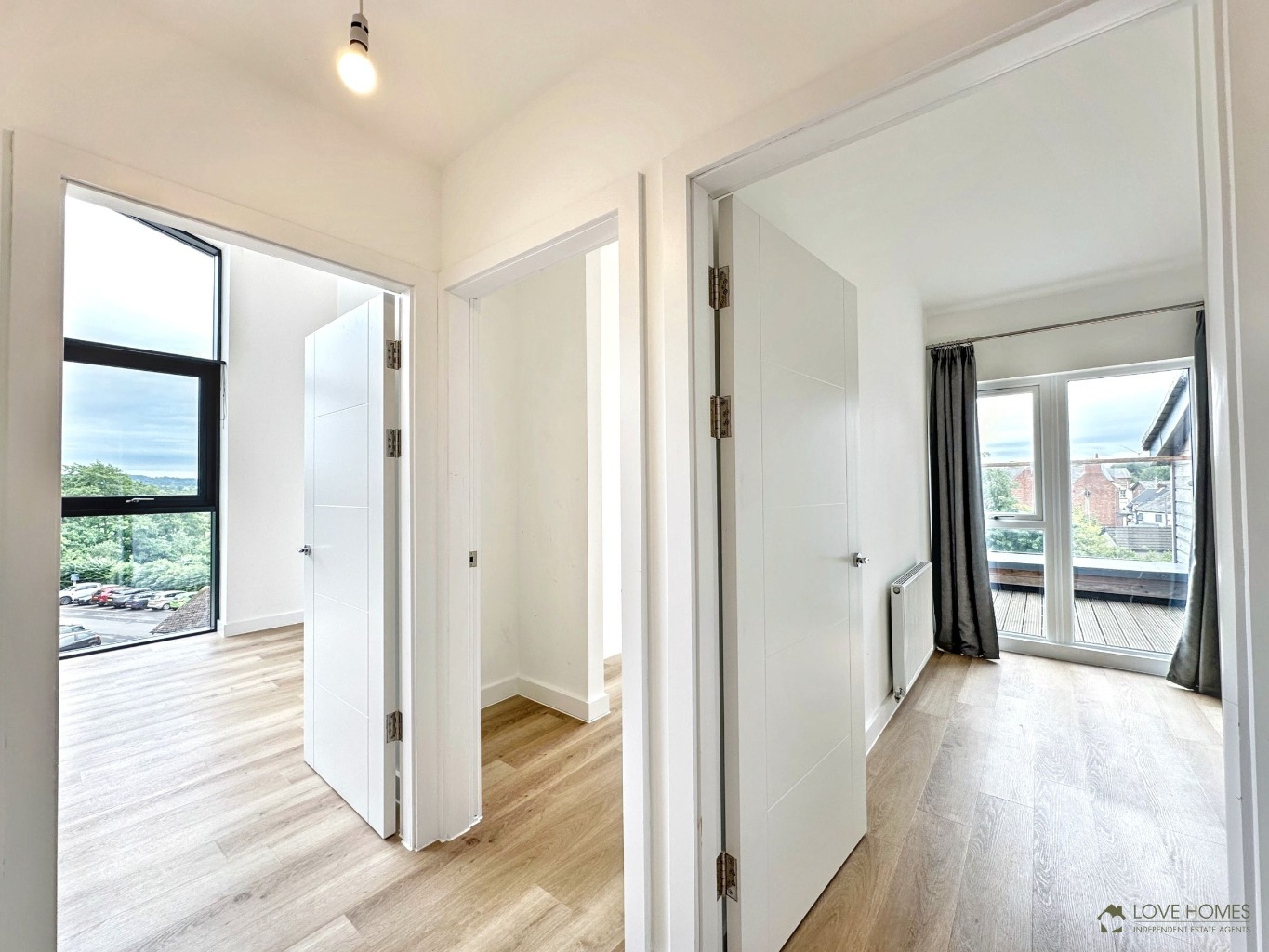 Luxury 2 Bed Apartment: River Views & Town Centre Living. Property image 6