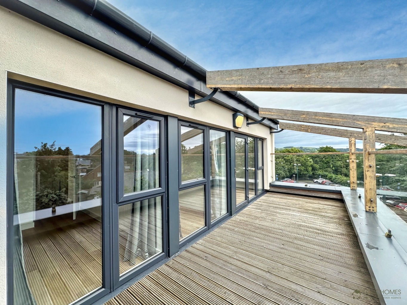 Luxury 2 Bed Apartment: River Views & Town Centre Living.