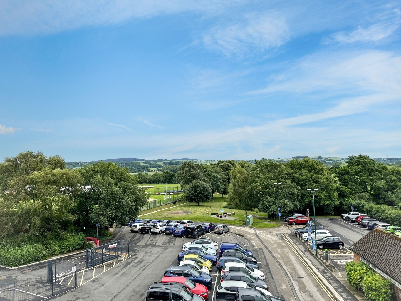 Luxury 2 Bed Apartment: River Views & Town Centre Living. Property image 13