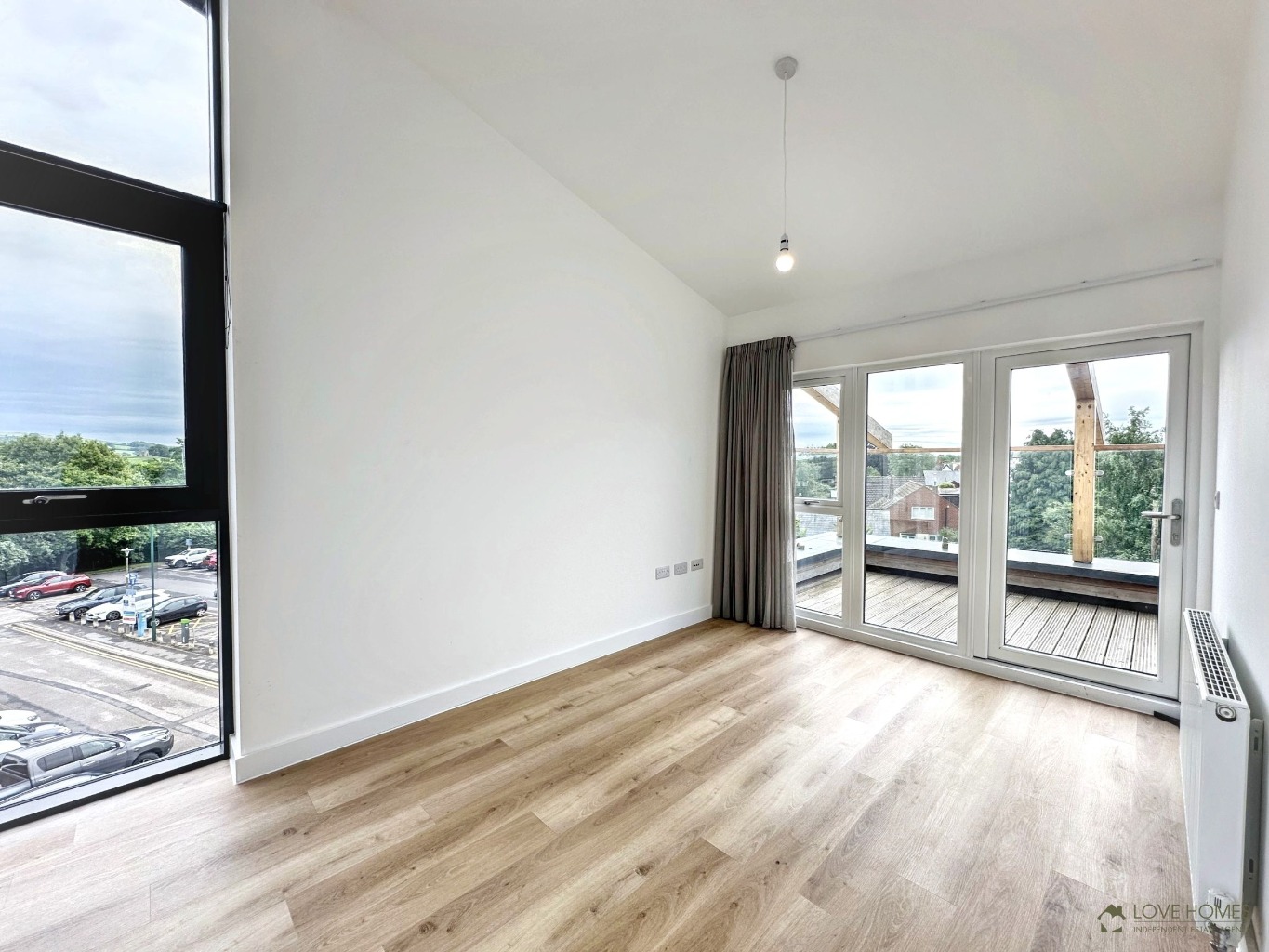 Luxury 2 Bed Apartment: River Views & Town Centre Living. Property image 11