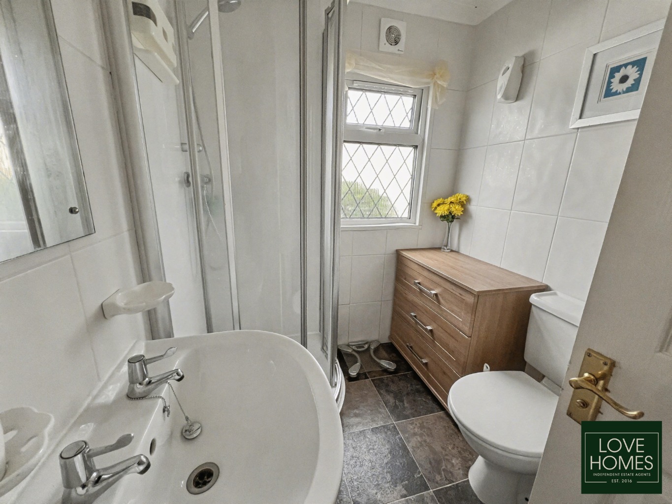Superb 2 Bed Residential Park Home in Peaceful Carr Bridge. Property image 15
