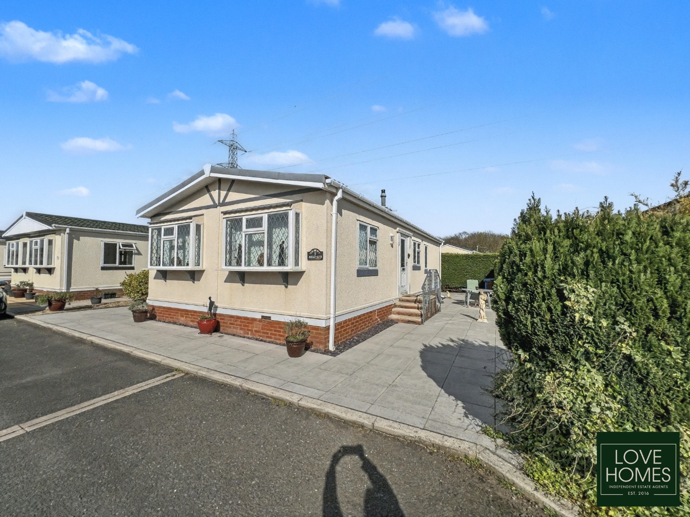 Superb 2 Bed Residential Park Home in Peaceful Carr Bridge. Property image 16